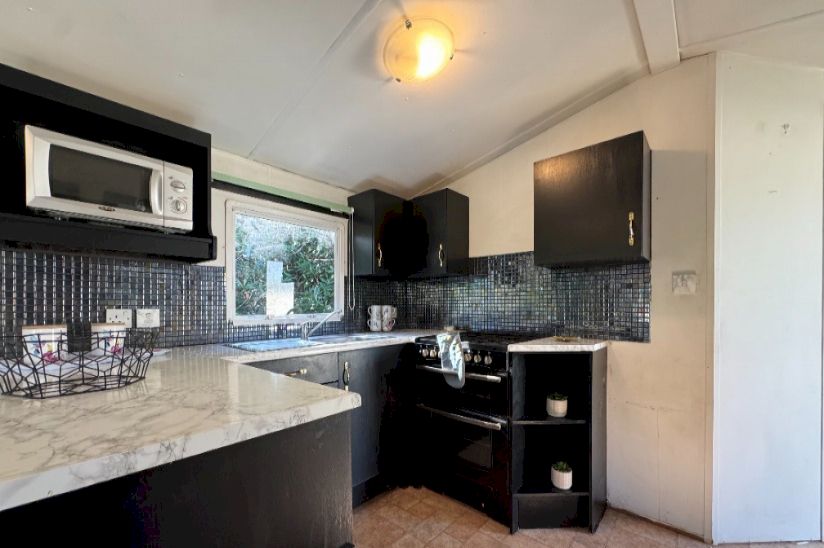 Two Bed Delta Santana (30x12) 2009 Two Bed Delta Santana (30x12) 2009