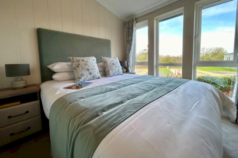 Two Bed Omar Kingfisher (40x20) 2023 Two Bed Omar Kingfisher (40x20) 2023