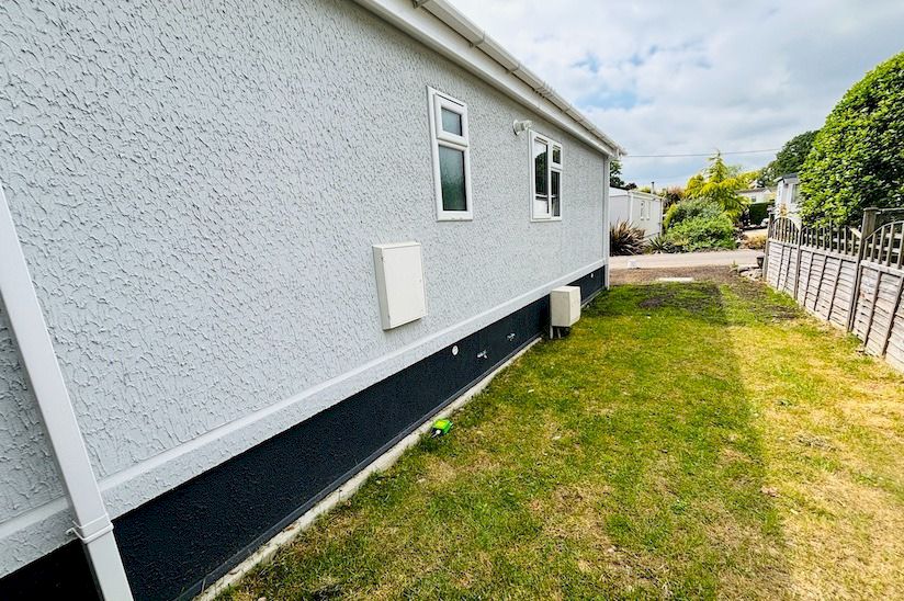 NEW One Bed Stately Tredegar Elite (30x10) NEW One Bed Stately Tredegar Elite (30x10)