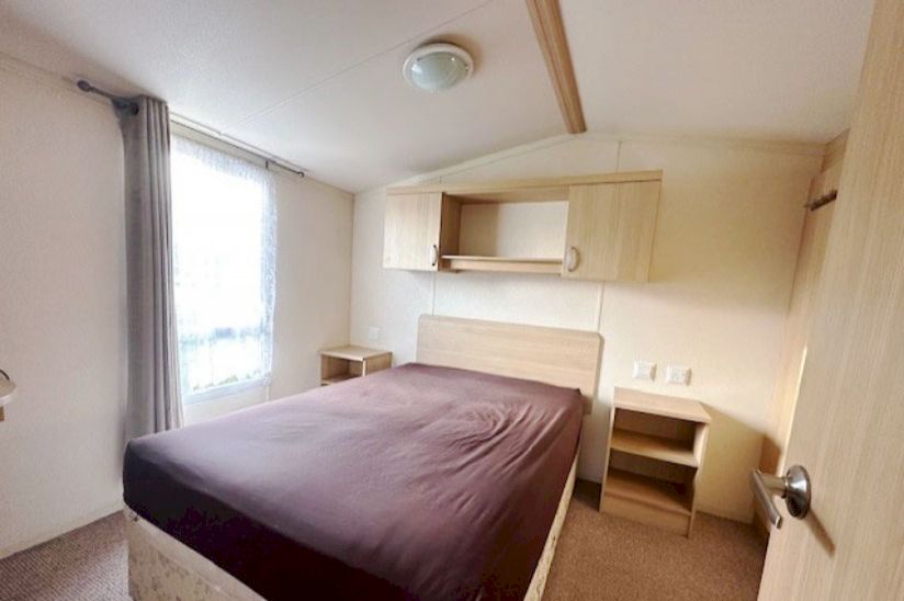 Two Bed Swift Burgundy Two Bed Swift Burgundy