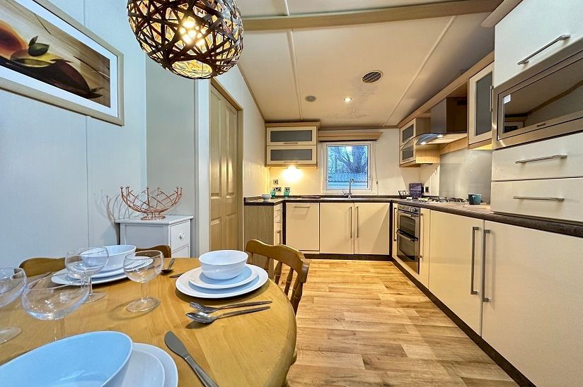 Two Bed Carnaby Essence (40x13) 2011 Two Bed Carnaby Essence (40x13) 2011