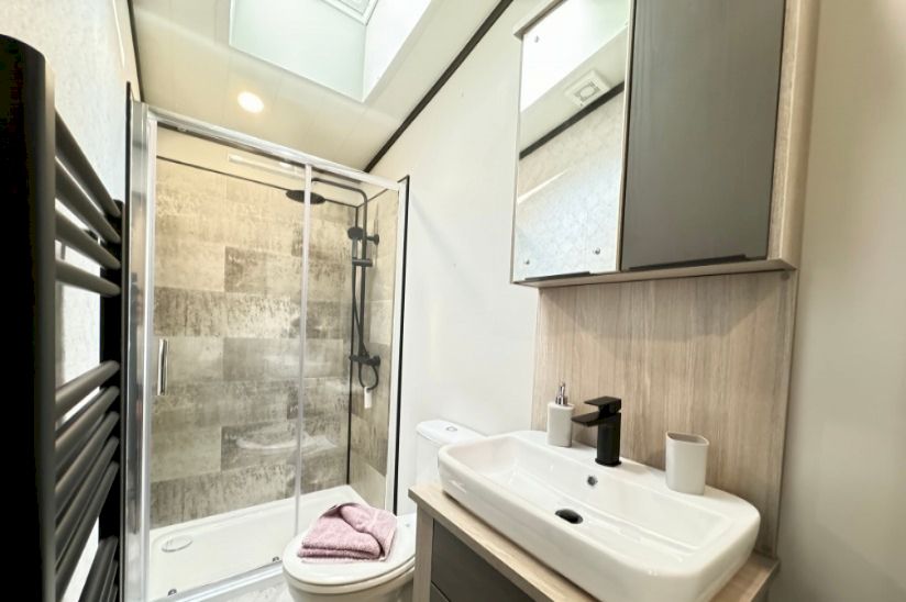 Two Bed Victory Lakewood (42x14) 2023 Two Bed Victory Lakewood (42x14) 2023