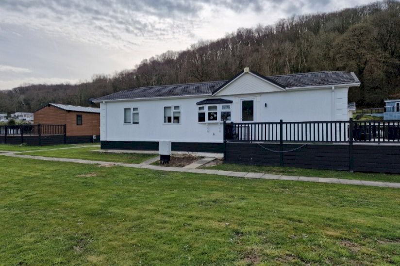 Private Sale Three Bed Stately Albion Chatsworth Crystal (42x22) Private Sale Three Bed Stately Albion Chatsworth Crystal (42x22)