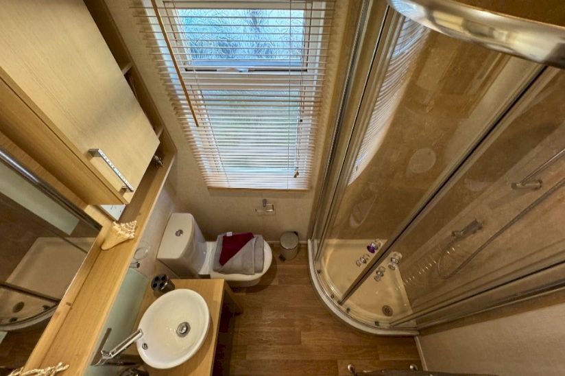 Two Bed Swift Champagne (40x13) 2010 Two Bed Swift Champagne (40x13) 2010