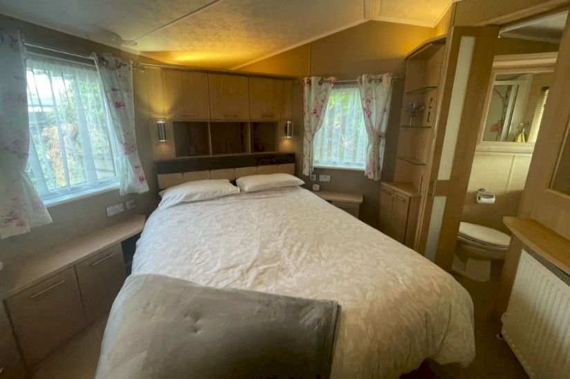 Two Bed Willerby Vogue Connoisseur 2010 (42x13) Two Bed Willerby Vogue Connoisseur 2010 (42x13)