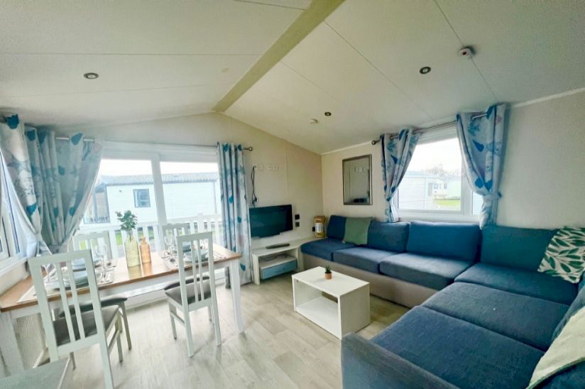Two Bed Atlas Lookout(40x13) 2017 Two Bed Atlas Lookout(40x13) 2017