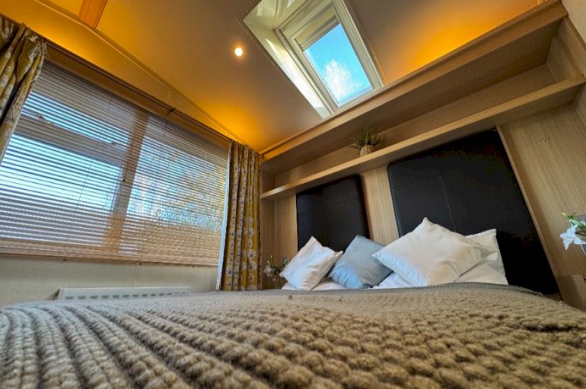 Two Bed Swift Champagne (40x13) 2010 Two Bed Swift Champagne (40x13) 2010