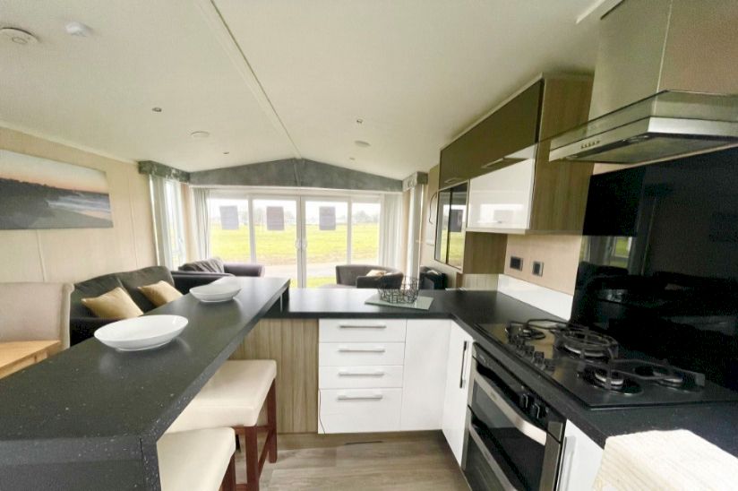 Two Bed Swift Champagne (41x13) 2014 Two Bed Swift Champagne (41x13) 2014