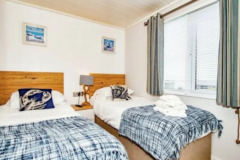 Three Bed Caerley Three Bed Caerley