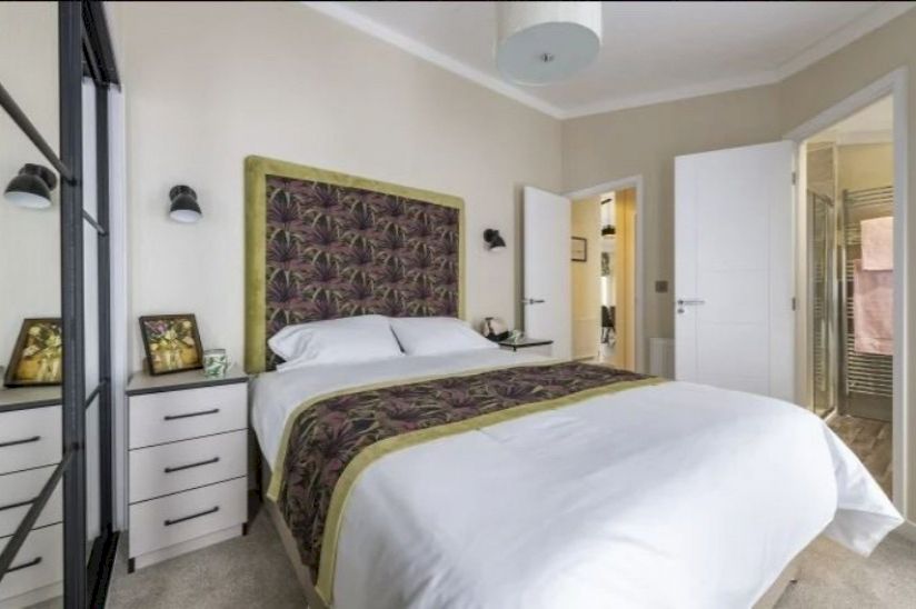 Two Bed Omar Ikon (50x20) Two Bed Omar Ikon (50x20)
