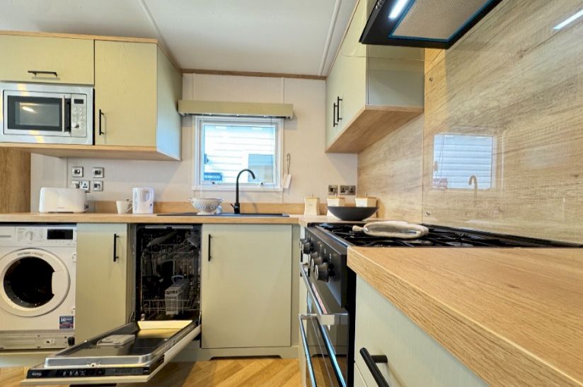 Two Bed Carnaby Regis (39x13) 2025 Two Bed Carnaby Regis (39x13) 2025