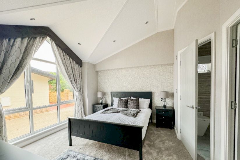 Two Bed Stately Albion Kensington (50x20) Two Bed Stately Albion Kensington (50x20)