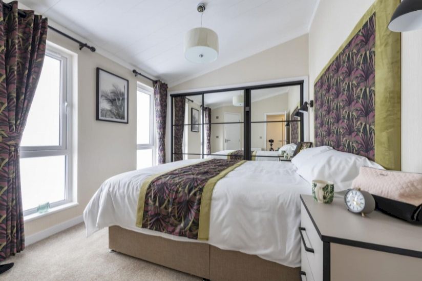 Two Bed Omar Ikon (40x20) 2024 Two Bed Omar Ikon (40x20) 2024