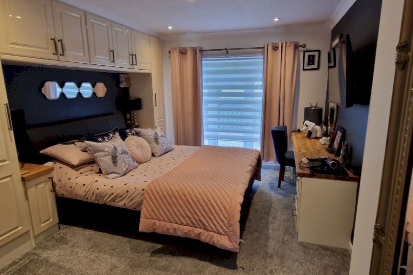Private Sale Three Bed Stately Albion Chatsworth Crystal (42x22) Private Sale Three Bed Stately Albion Chatsworth Crystal (42x22)
