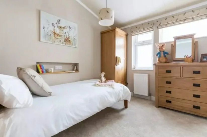 Two Bed Omar Spinney (40x20) 2023 Two Bed Omar Spinney (40x20) 2023