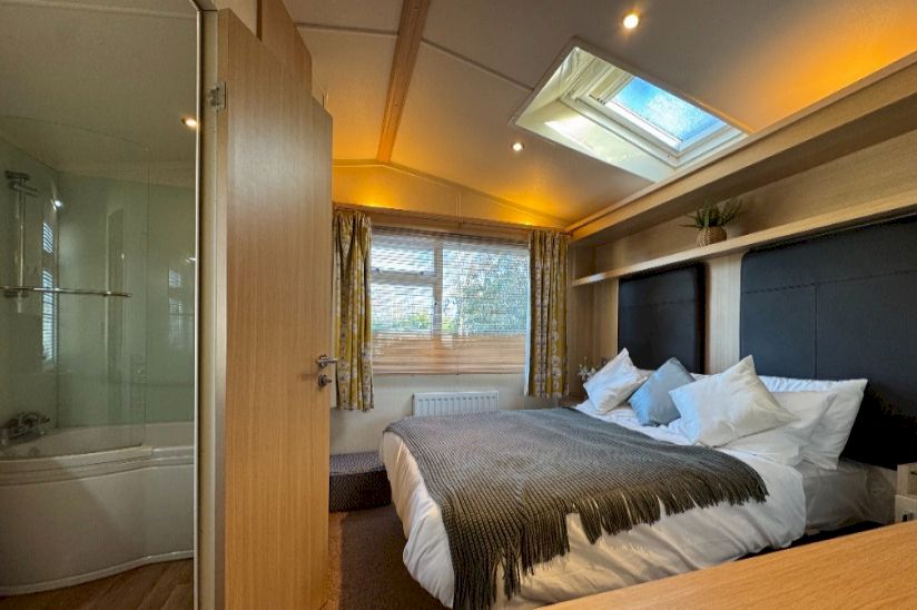 Two Bed Swift Champagne (40x13) 2010 Two Bed Swift Champagne (40x13) 2010