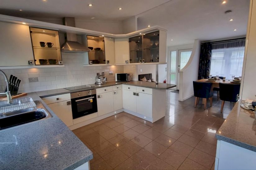 Private Sale Three Bed Stately Albion Chatsworth Crystal (42x22) Private Sale Three Bed Stately Albion Chatsworth Crystal (42x22)