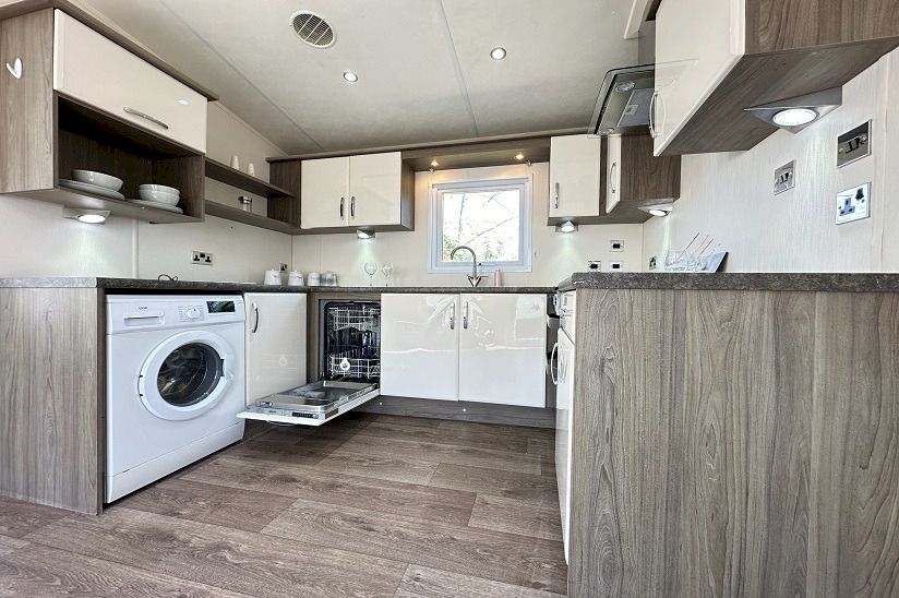 Two Bed Delta Superior (40x13) 2014 Two Bed Delta Superior (40x13) 2014