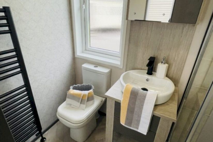 Two Bed Victory Lakewood (42x14) 2022 Two Bed Victory Lakewood (42x14) 2022