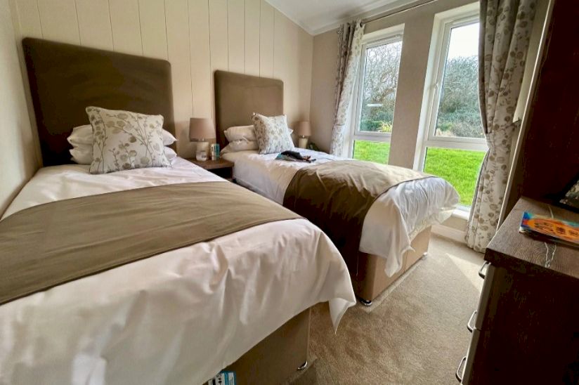 Two Bed Omar Kingfisher (40x20) 2023 Two Bed Omar Kingfisher (40x20) 2023