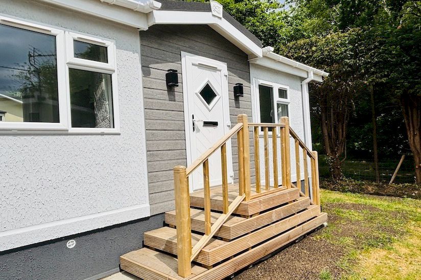NEW One Bed Stately Tredegar Elite (30x10) NEW One Bed Stately Tredegar Elite (30x10)