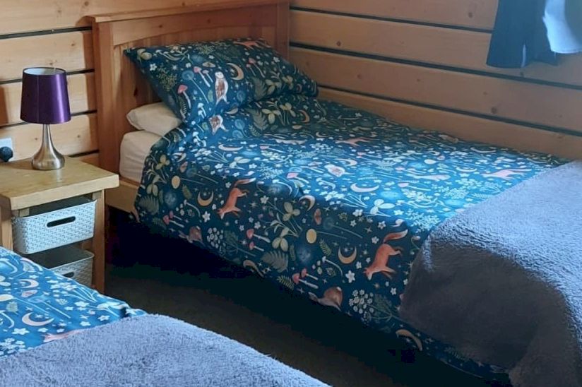 Three Bed Owl Cabin (48.5x25.5) Three Bed Owl Cabin (48.5x25.5)
